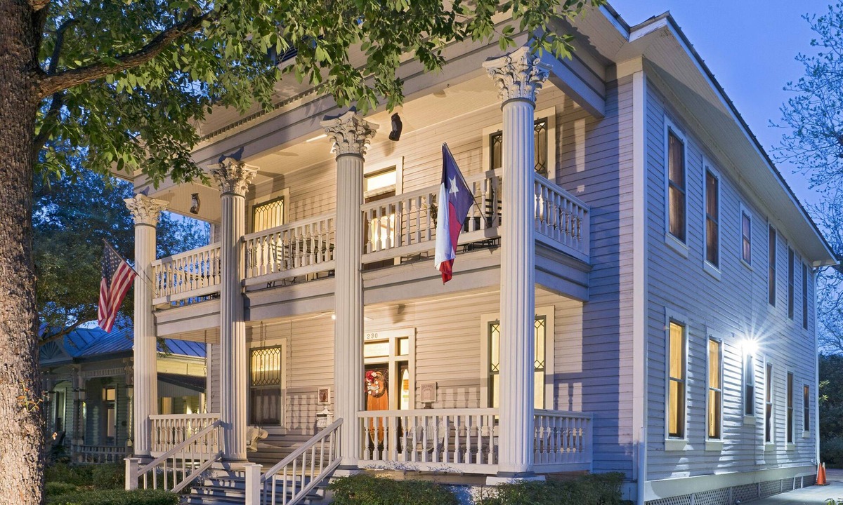 Arsenal Bed & Breakfast | Brackenridge House Bed & Breakfast