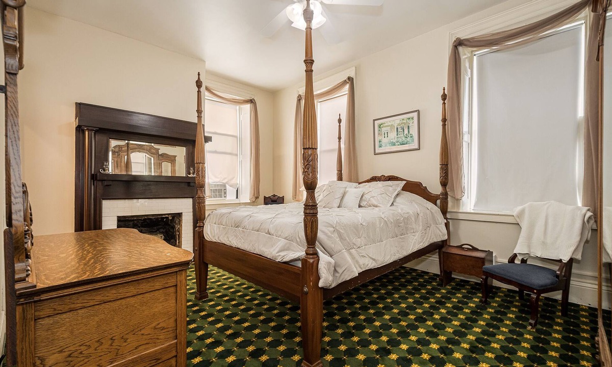 Chalk Hill Hotel | Braddock | Historic Victorian Inn Room
