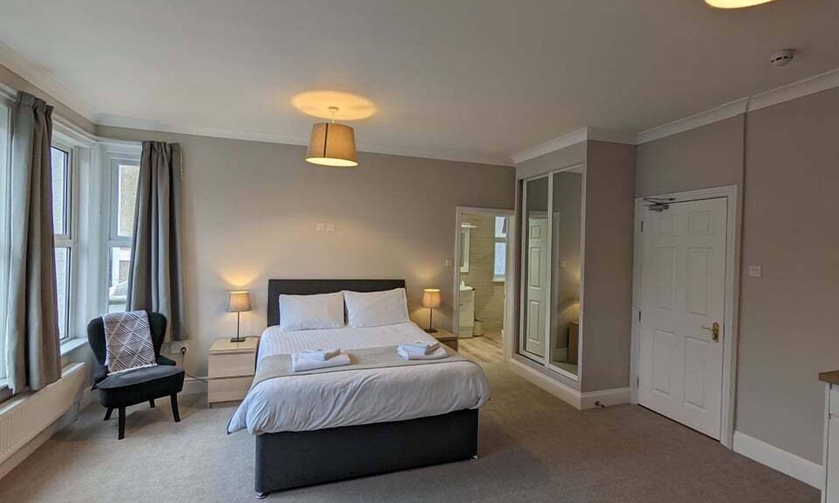 Maenporth House | Braemar