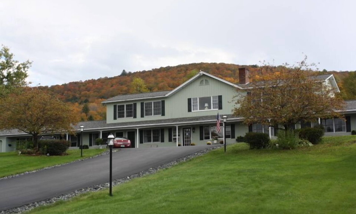 Woodstock Hotel | Braeside Lodging