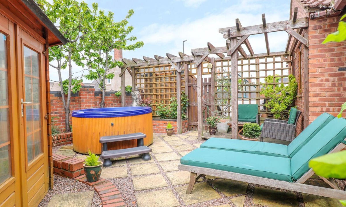 Swadlincote Cottage | Bramble Grange