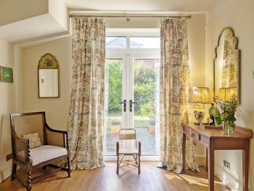 Westbourne House | Brambletye Cottage - Westbourne