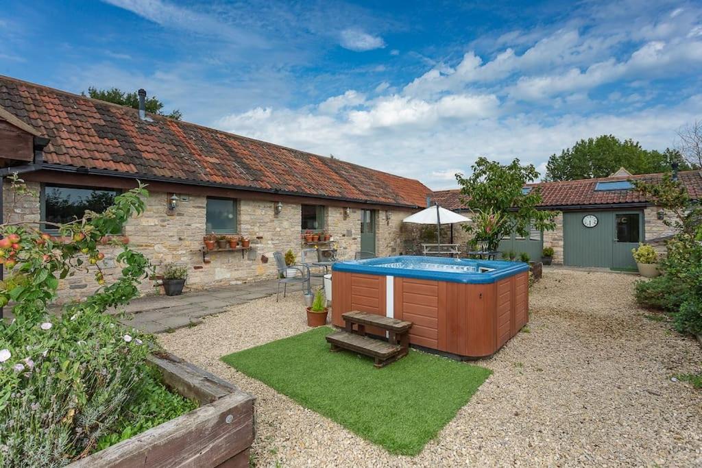 Upton Cheyney House | Bramley Barn near Bath + Hot tub