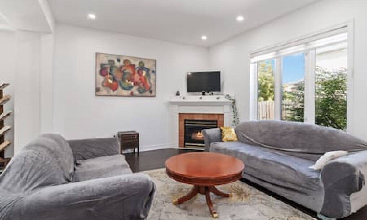 Mount Pleasant House | Brampton Retreat with Basement