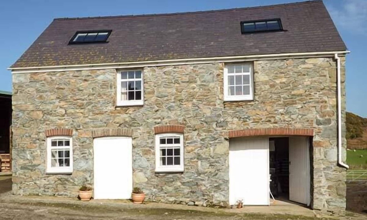 Holyhead Cottage | BRAN GOESGOCH, pet friendly, character holiday cottage in Holyhead
