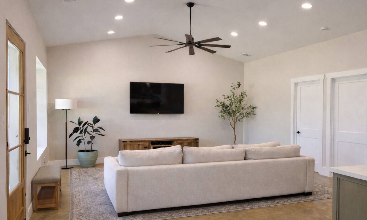 Bulverde House | Brand new 3 acre retreat with gated entry - Long Term Only