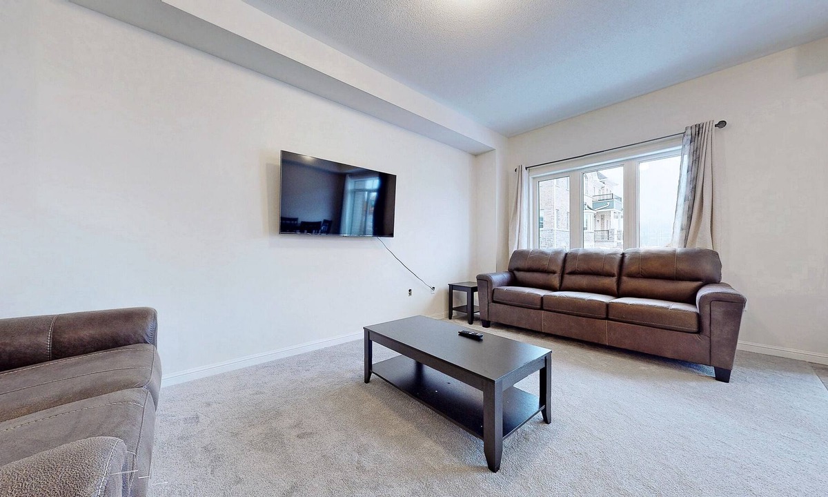 Oshawa House | Brand new 3-bedroom Oshawa home