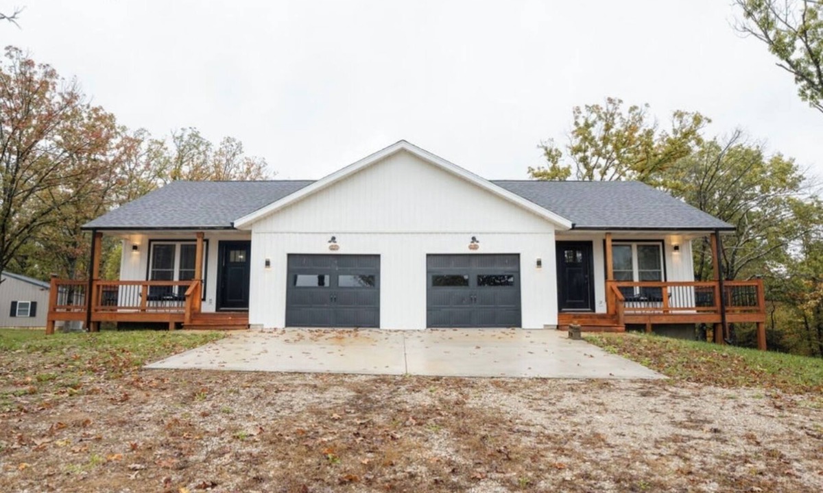 Waynesville House | BRAND NEW 3BR Duplex Unit Side “B”, Retreat Near Fort Leonard Wood,Sleeps 8