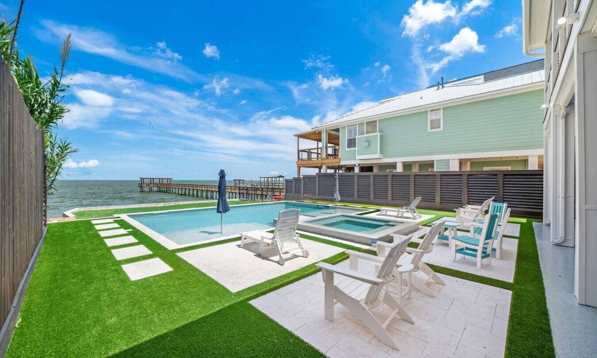 Clear Lake Shores House | Brand new bayfront home, gorgeous pool.