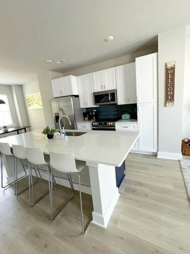Sheffield Park House | Brand New Build 10 Min- Uptown