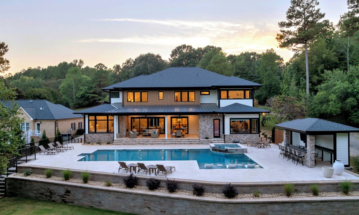 Bracey House | Brand New BuiltnLuxury Lakefront GetawaynFriday Check-In/Check-Out Summer Season