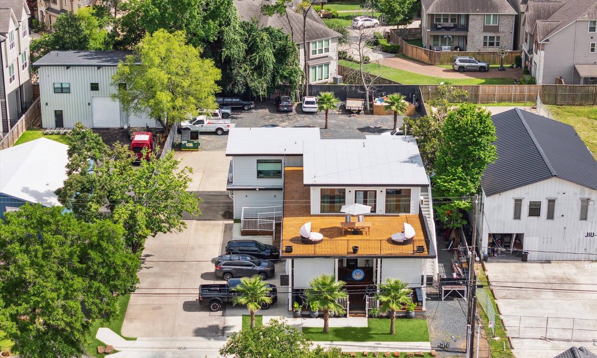 Garden Oaks Apartment | Brand new condo with large rooftop terrace above Beau Soleil restaurant