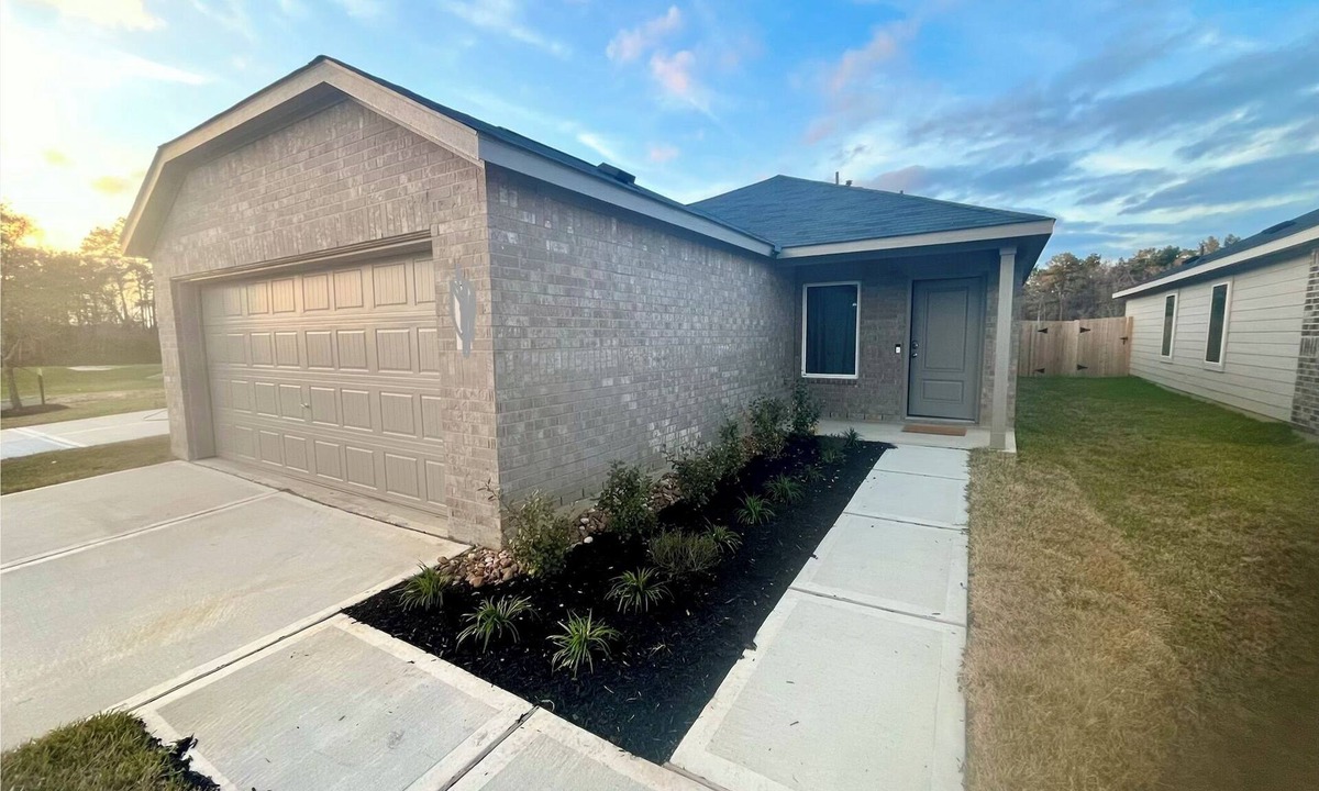 Conroe House | Brand New Cozy 3 BD w/Fiber optic nested in quite Cul De SAC. Ultra modern