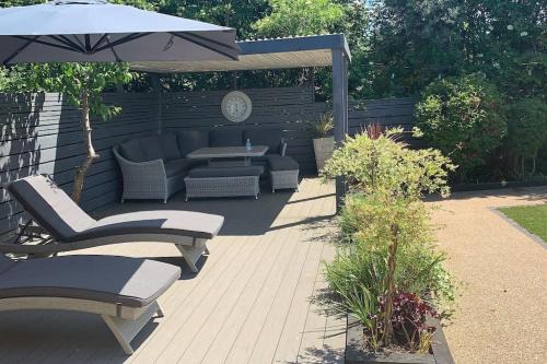 Trowle Common House | brand new cozy cabin with parking