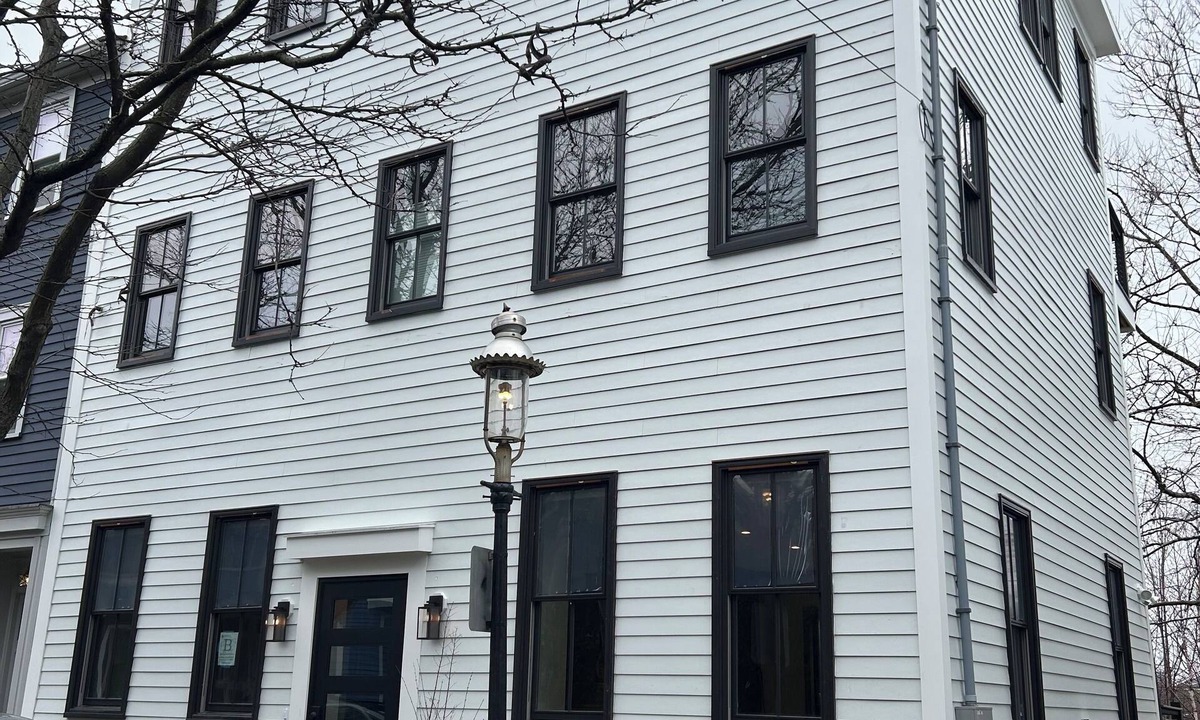 Thompson Square - Bunker Hill House | Brand New! Cozy city home!