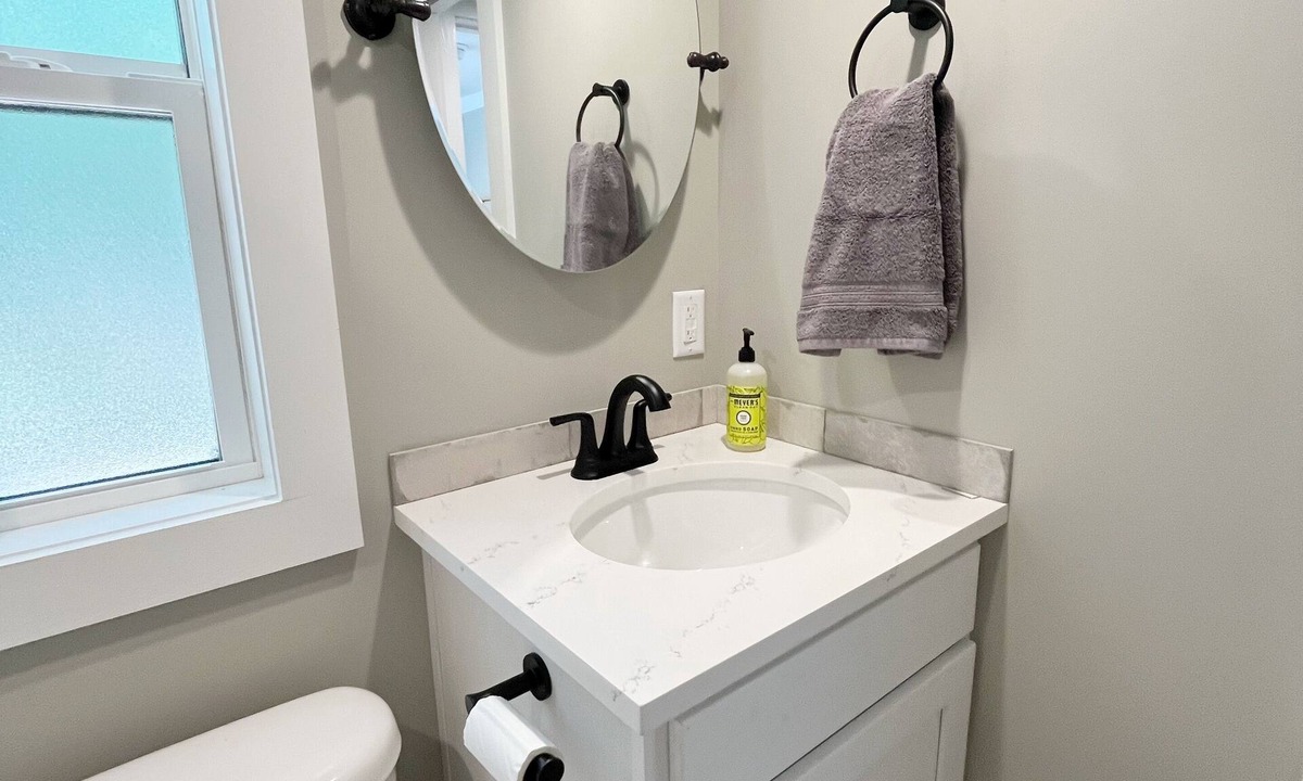 Clifftops House | Brand New! Eagle's Nest Tiny House