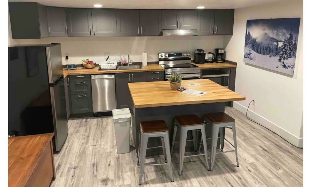 Mount Olympus Apartment | Brand New East Bench Apartment - Smoke Free