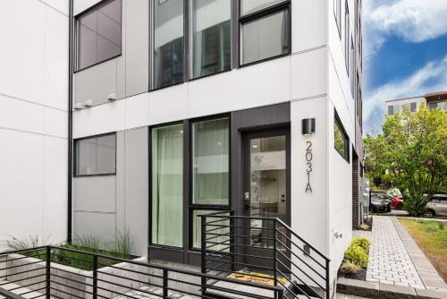 Eastlake House | Brand New Eastlake Studio - SLU UW Shops & Eats