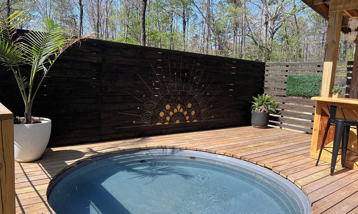 Jones Mills Cabin | Brand New Haven in the woods W/Spa Tub
