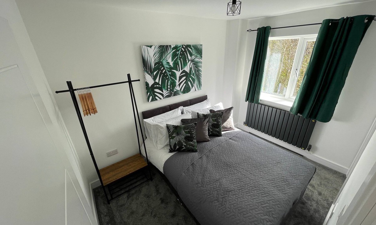 Newcastle-Under-Lyme House | Brand New High Spec House with parking