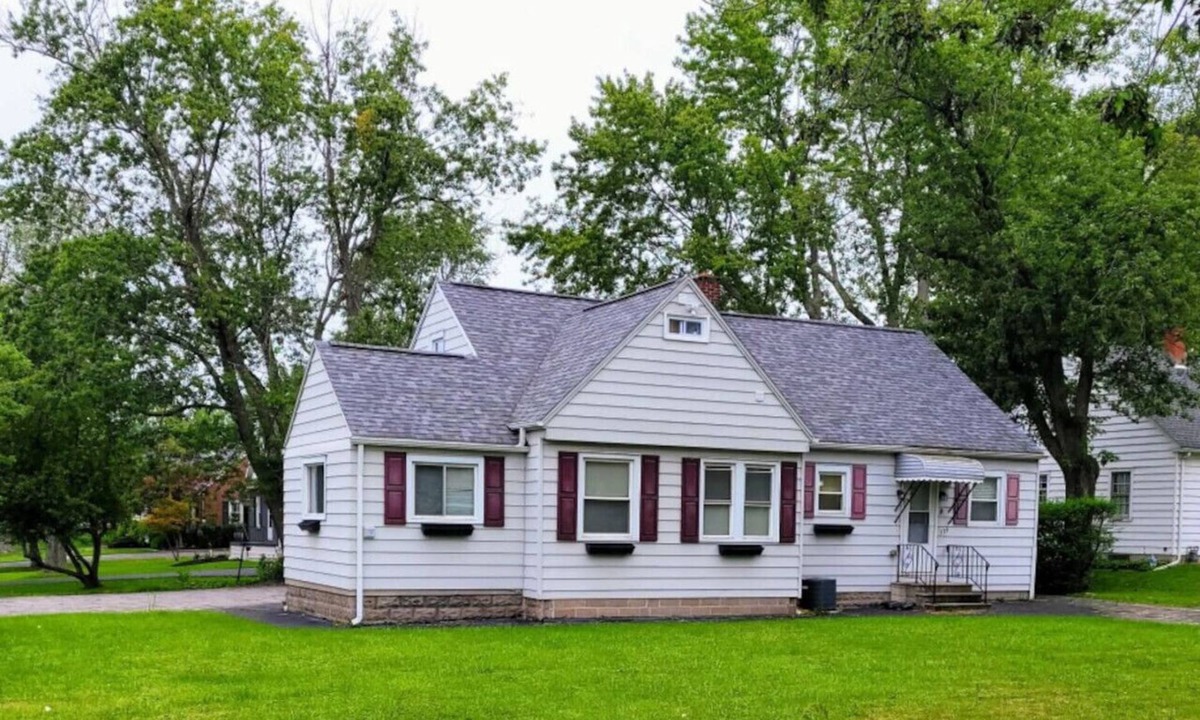 West Seneca Apartment | Brand new house with private bath in each room