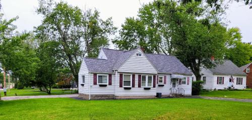 West Seneca Apartment | Brand new house with private bath in each room