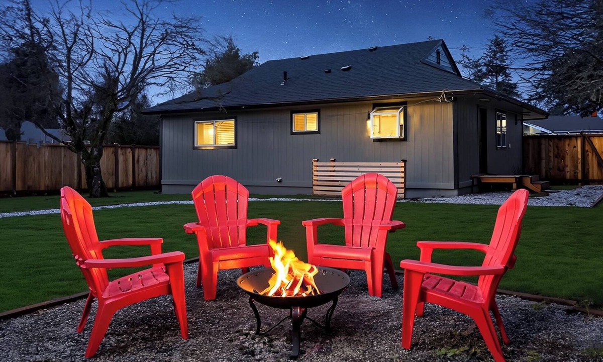 North End House | Brand New Listing in N Tacoma: Spacious Yard-Game Room- King Bed-Firepit