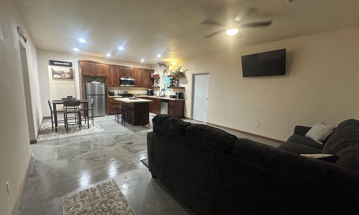 Sand Springs House | BRAND NEW Lodge Near Lake Keystone, Family Ready + BOAT Friendly