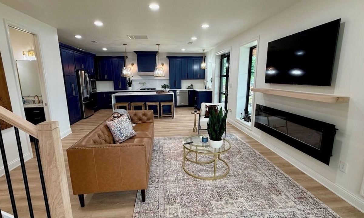 Sunrise Beach House | Brand new luxurious 3-bedroom home w/huge dock in Captain Ron's cove