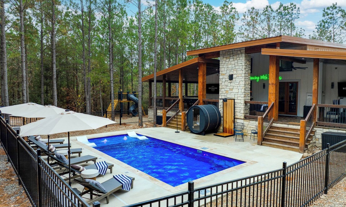 Hochatown Cabin | Brand New Luxury Broken Bow Cabin - Pool, Pickleball, Sauna, Mini Golf