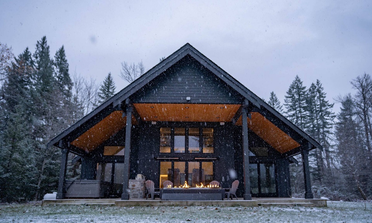Packwood Cabin | Brand New Luxury Cabin on 5 acres with Hot Tub and Game Room. Cozy and Clean.
