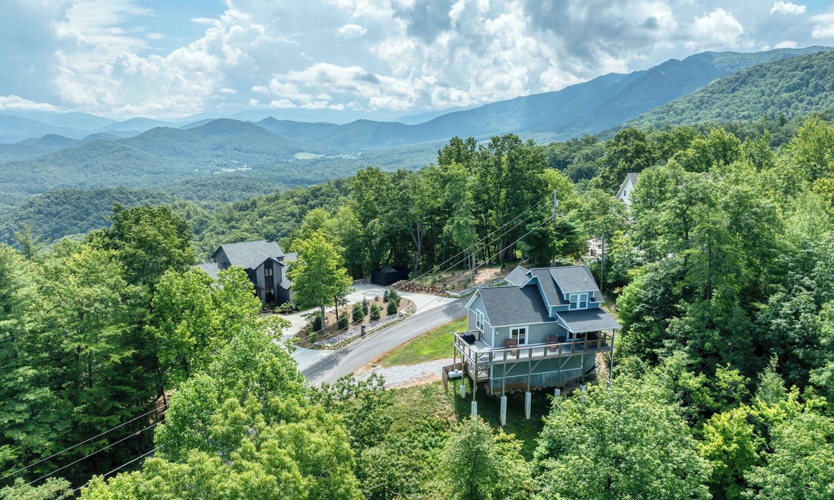 Townsend House | Brand new luxury home with a magnificent view , and luxurious hot-tub