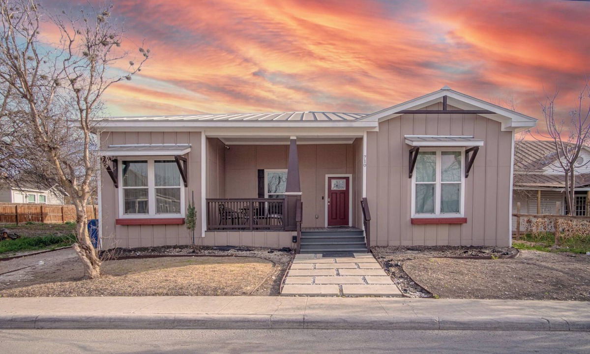Near East Side House | BRAND NEW Luxury Impressive House Near Downtown!