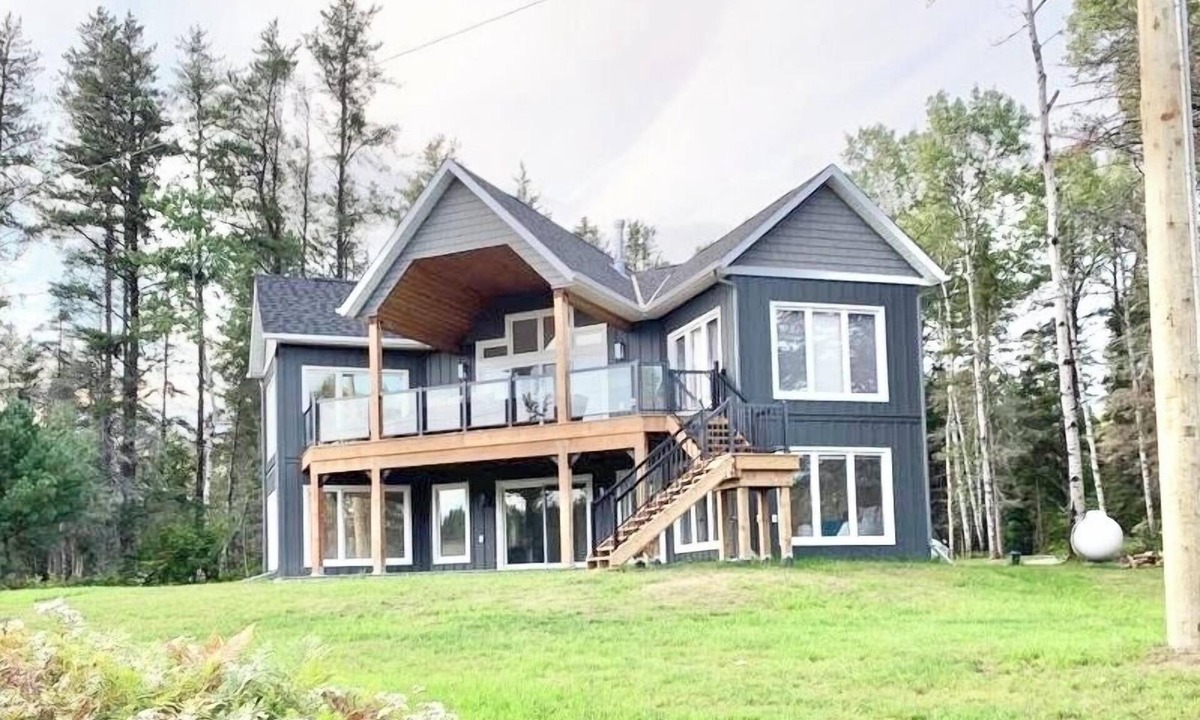 Coleman Cottage | Brand new luxury waterfront cottage