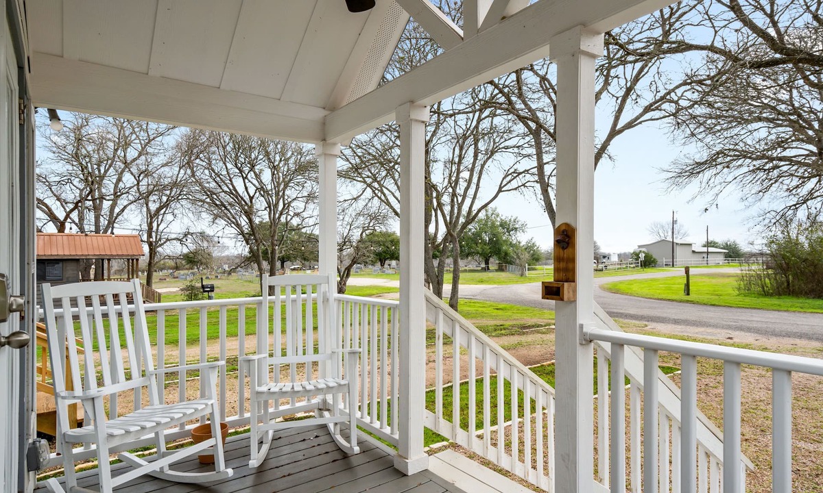 Staples Cabin | Brand New! Modern Cabin near the San Marcos River!