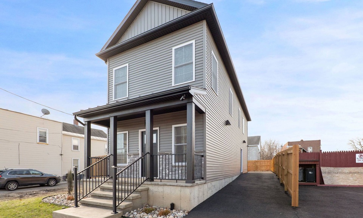 Stockade Historic District Apartment | Brand New Modern Downtown Apartment, Convenient