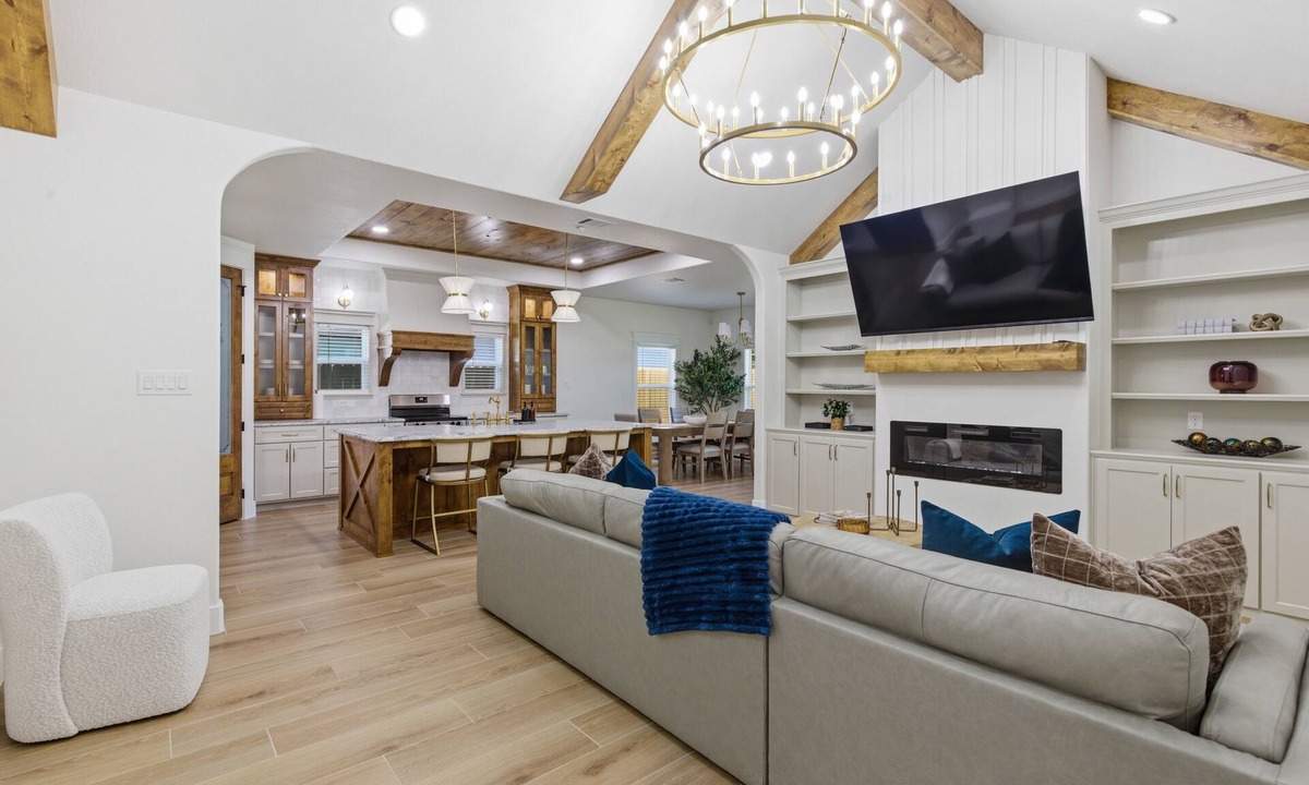 Fort Worth House | Brand-New Modern Home! Sleeps 10! 5 Min to Fort Worth Stockyards!