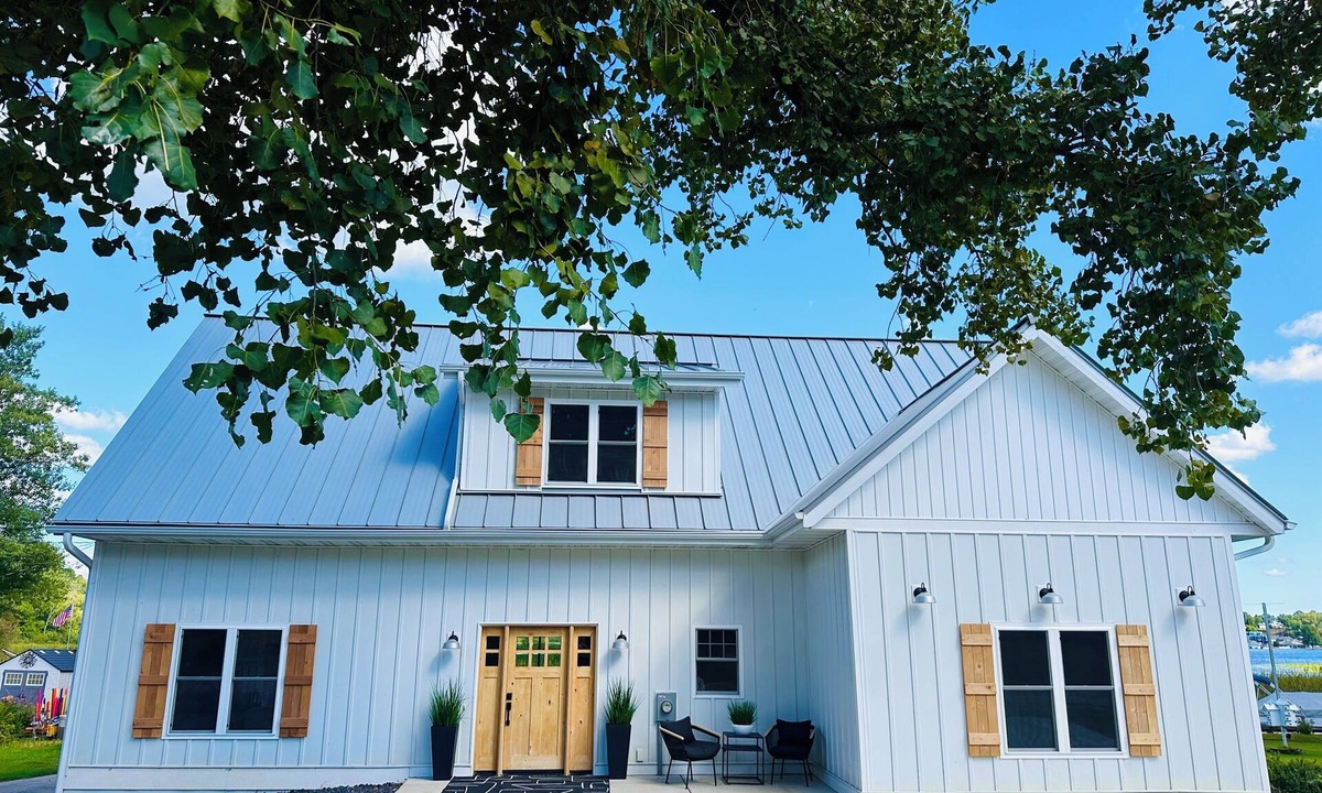 Campbellsport House | Brand new Modern, 6 bedroom waterfront home on a beautiful Long Lake.