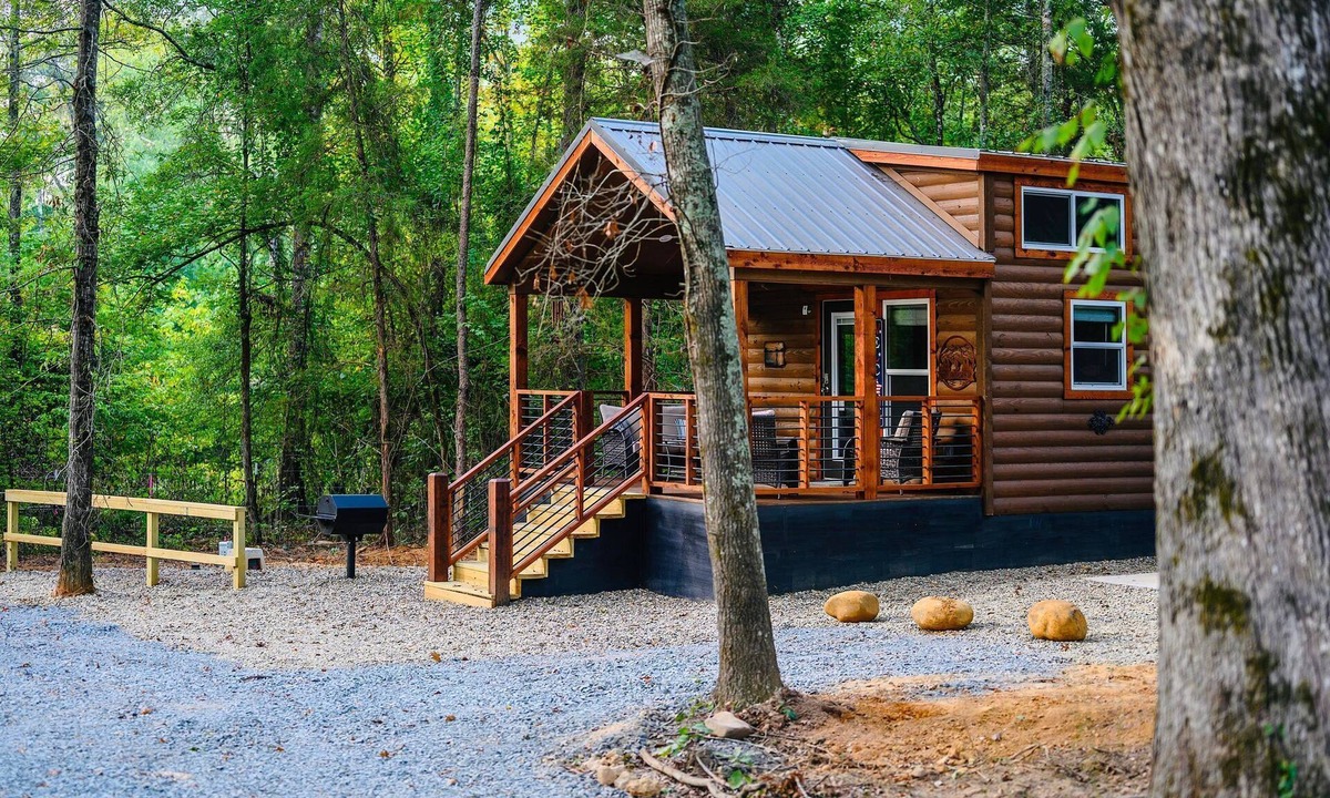 Octavia Cabin | BRAND NEW Mountain Fork River Front cabins located in Smithville!