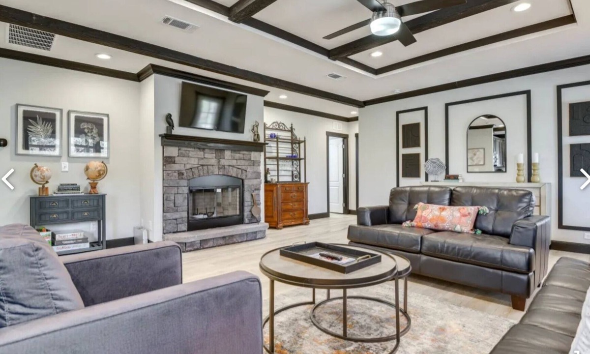 Graford House | BRAND NEW ON THE WATER WITH HOT TUB, SHARED BOAT DOCK & 7.5 MILES TO ROCKER B!