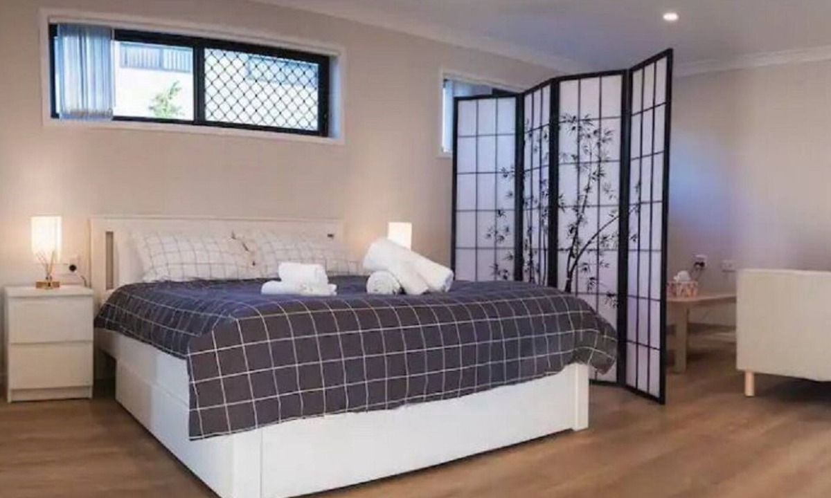 Wynnum Apartment | Brand new oversized apartment/ground level