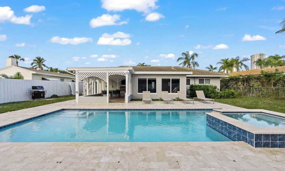 Singer Island House | Brand NEW POOL & SPA! Walk to Beach!
