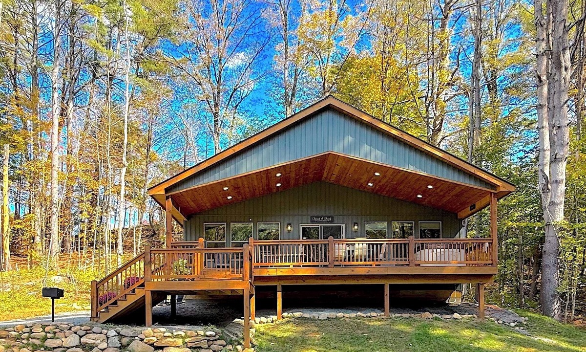 Town of Hope House | Brand New River Front House with Hot Tub!