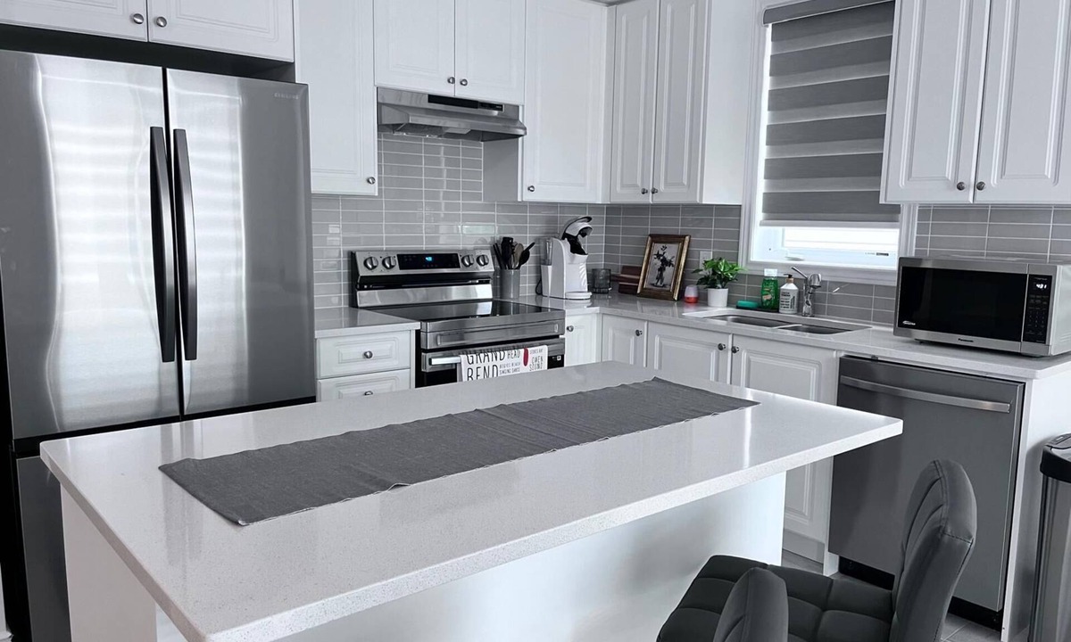 Wasaga Beach House | Brand new semi- detached home close to the beach and Blue Mountain