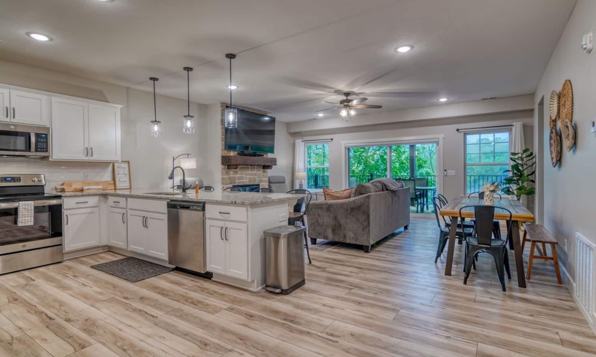 Branson Condo | Brand New! Spectacular Lake Front Condo