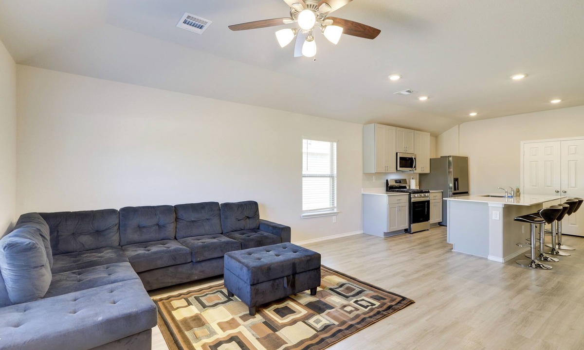 Spring Cottage | Brand New Spring Home < 1 Mi to Old Town!