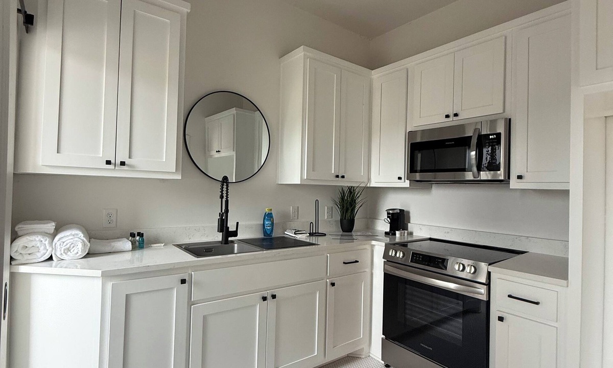 Skiatook Condo | Brand new Studio Style one-bedroom, Kitchen & Bathroom- Downtown & Lake Skiatook