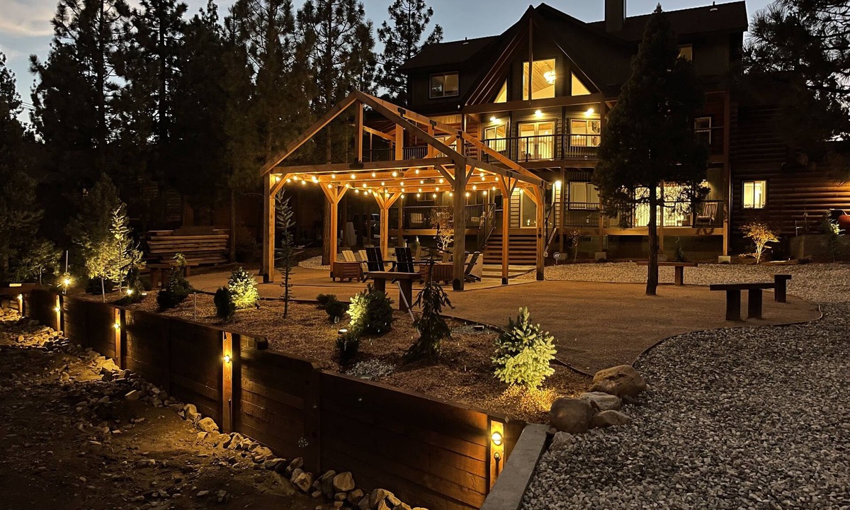 Big Bear Ski Chalet | Brand New Stylish Chalet Fire Pit Duplex