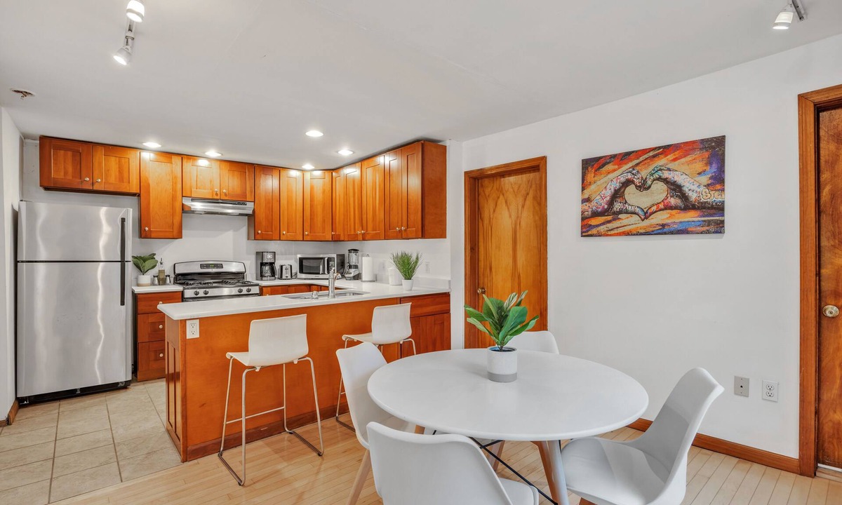 Northampton Apartment | Brand New Stylish Noho Apartment