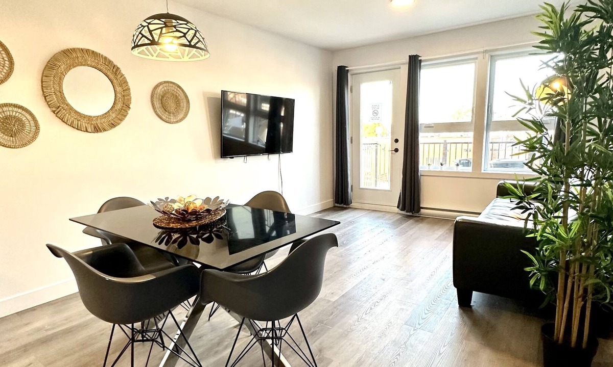 Mercier-Hochelaga-Maisonneuve Apartment | Brand New Two-Storey Penthouse